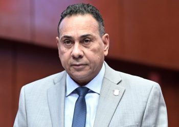 Senador Pedro Tineo apoya iniciativa para la construcción de un CAID en San Pedro de Macorís
