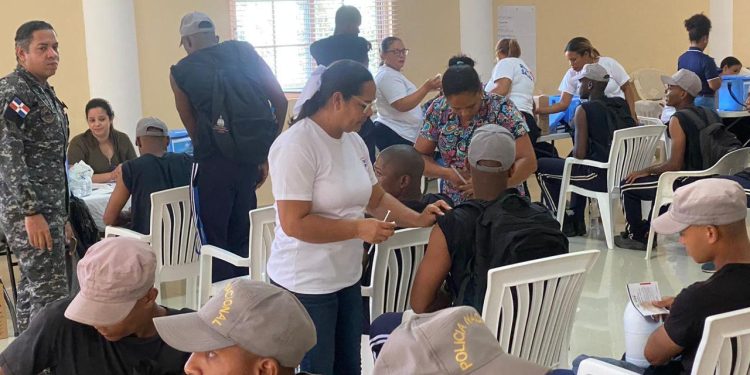 Inician jornada de vacunación en la Escuela de Entrenamiento Policial Campus Gaspar Hernández