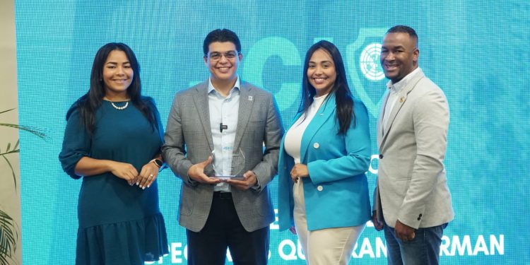 Organización Cámara Junior Internacional reconoce al director de la CAASD, Fellito Suberví