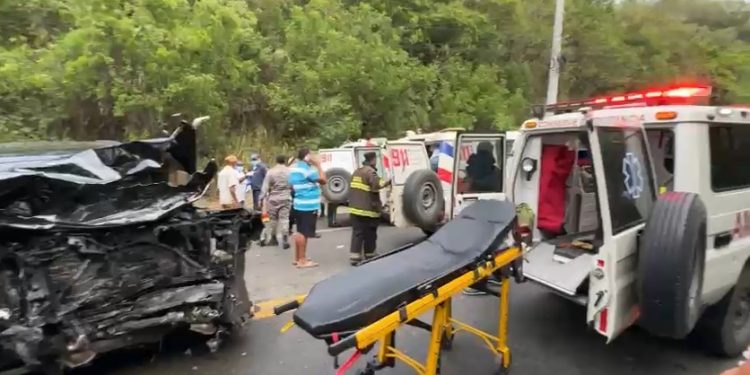911 coordina asistencia de tres personas resultaron heridas en choque de yipetas en Puerto Plata
