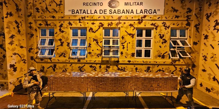 Incautan 294 mil unidades de cigarrillos que transportaban en camioneta