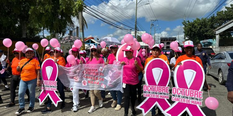 Alcaldesa Wendy Cepeda encabeza marcha de concientización sobre la prevención del cáncer de mama en San Luis