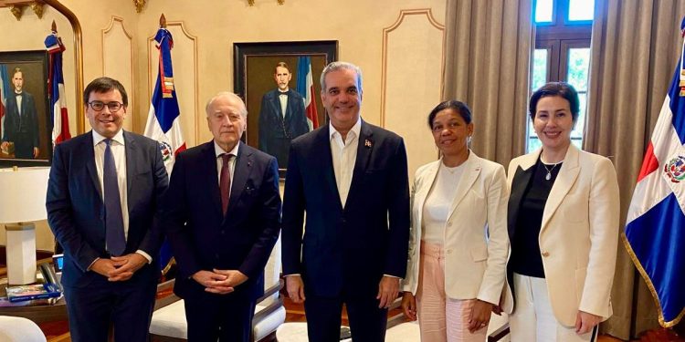 Grupo VINCI resalta la estabilidad y el atractivo clima de negocios en la República Dominicana