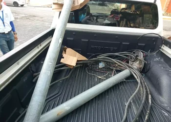 Desmantelan conexiones ilegales en fábrica de hielo de SDE