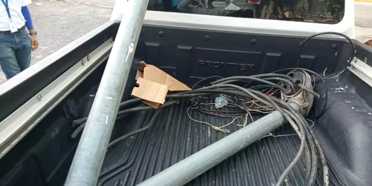 Desmantelan conexiones ilegales en fábrica de hielo de SDE