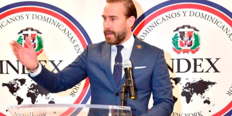 Dominicanos en la ciudad de Nueva York acusan a Carlos de la Mota de incurrir en gastos excesivos