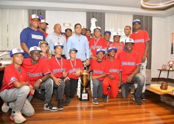 Ministro Kelvin Cruz resalta brillante desempeño del béisbol U-12