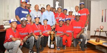 Ministro Kelvin Cruz resalta brillante desempeño del béisbol U-12