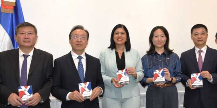 Presidente de la comisión de Relaciones Exteriores del Senado recibe delegación de Sichuan, China.