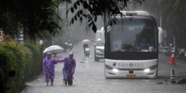 Al menos 7 muertos y un desaparecido tras el paso del tifón Trami por isla china de Hainan