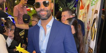 Cantautor Pedri Jiménez recibe un Emerging Music Awards en Colombia