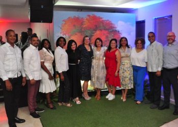 Policía Nacional realiza "Noche Cultural" en honor a 13 delegaciones internacionales