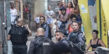 Al menos tres muertos y tres heridos durante tiroteo entre policías y narcos en Brasil