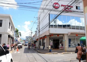 Comerciantes aseguran que evasión de impuestos y competencia desleal por chinos harán desaparecer negocios dominicanos