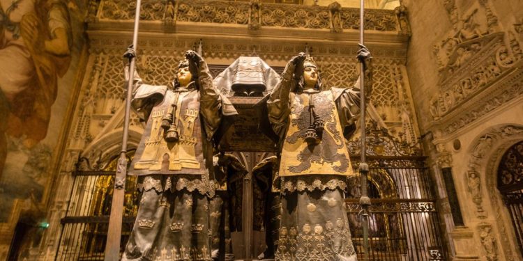 Confirman que los huesos enterrados en Sevilla son de Cristóbal Colón