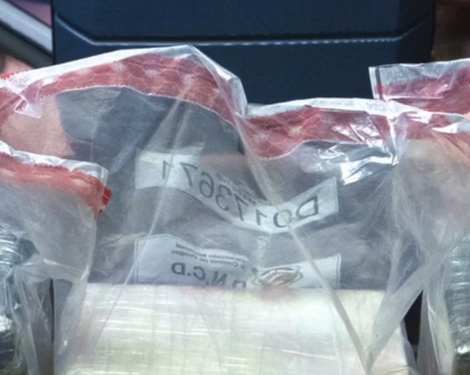Buscan a domínico-español que dejó maleta en el AILA con 15 paquetes de presunta cocaína