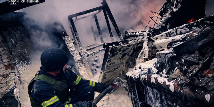 Rusia inicia ataque aéreo contra Kiev; defensa ucraniana asegura repelió primeros misiles