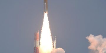 Japón lanza con éxito su cohete insignia H3 que transportaba un satélite de comunicaciones