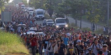 Migrantes parten en caravana desde Chiapas, México en busca del sueño americano