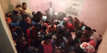Ejército y Migración intervienen Hotel en Montecristi