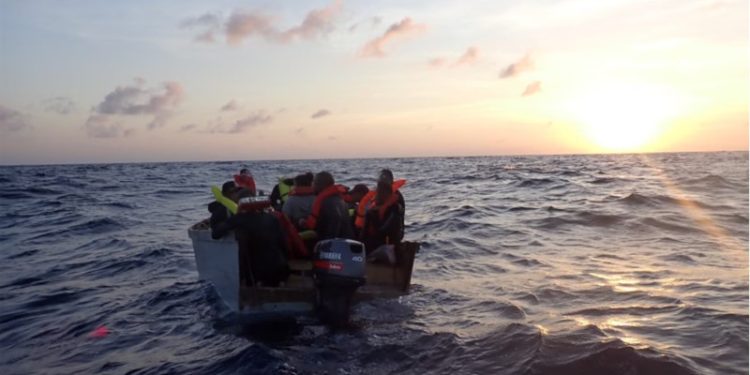 Guardia Costera devolvió a 17 migrantes a RD tras ser interceptados cerca de Puerto Rico