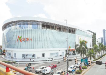 Reportan que un hombre cayó desde el balcón de Ágora Mall