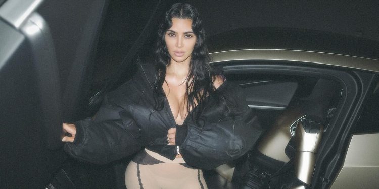 Cuánto cuesta el robot de Tesla que acompaña a Kim Kardashian