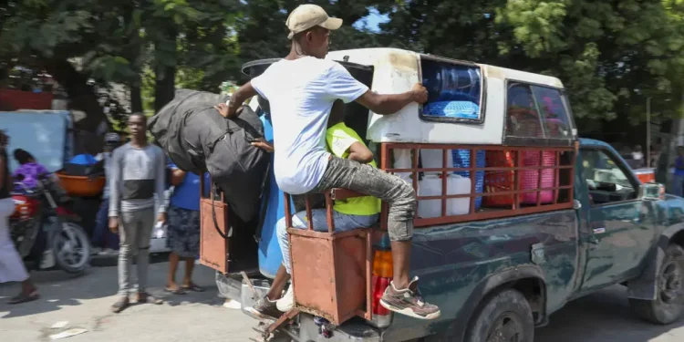 Haití sigue bajo el asedio de las bandas armadas, aunque algunas actividades se reanudan
