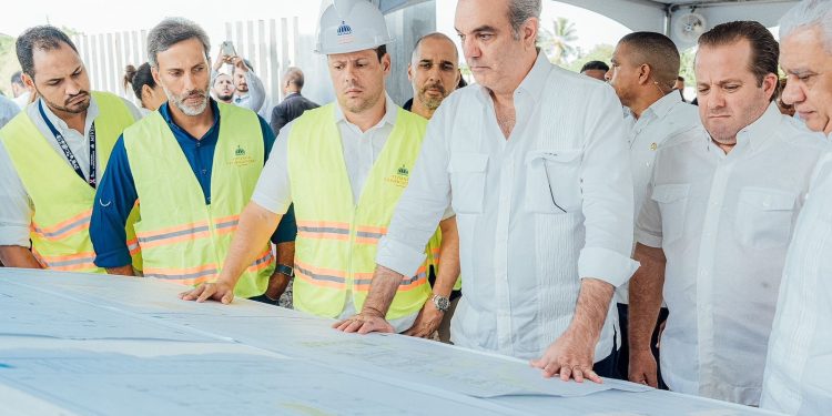 Supervisan avances en construcción de la UASD-Cotuí