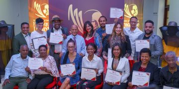Entregan certificados de nominación de los Premios Fradique Lizardo en San Cristóbal 