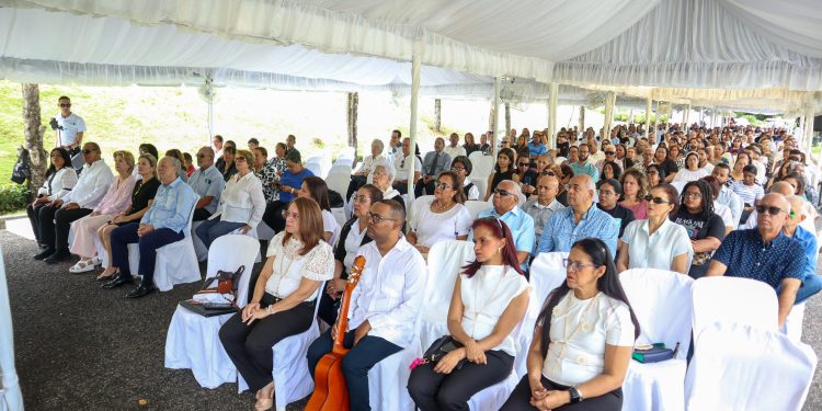 Cementerio Puerta del Cielo celebra misa ara conmemorar Día de los Fieles Difuntos