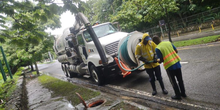 Alcaldía del Distrito Nacional amplía limpieza de imbornales ante incidencia de lluvias