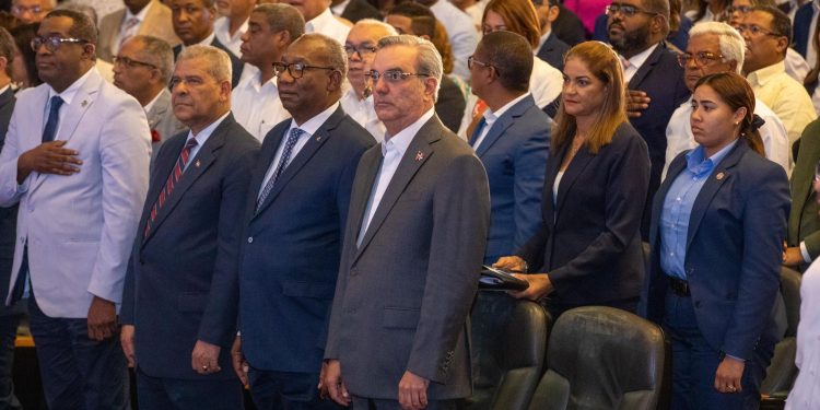 UASD otorgará título de “Doctor Honoris Causa” al presidente Luis Abinader