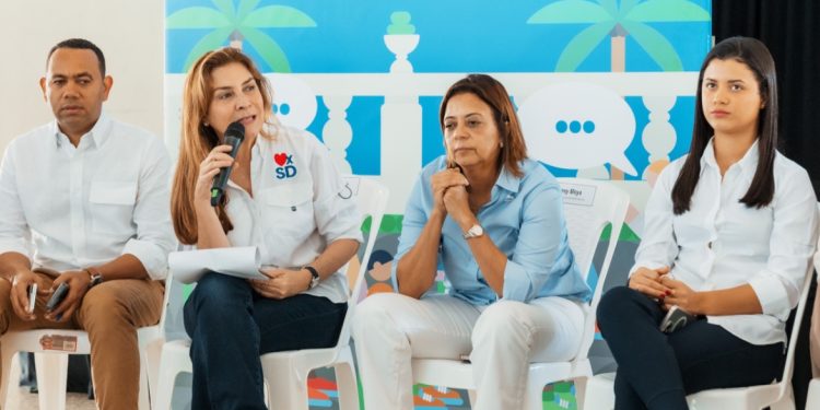 Carolina Mejía encabeza La Alcaldía Llega a Ti en Ensanche Paraíso