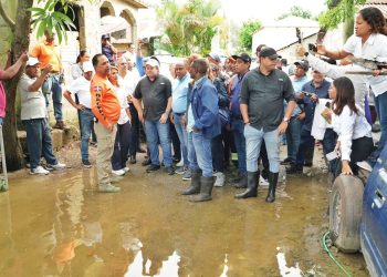 Ministro Paliza recorre zonas afectadas en Cabarete por lluvias