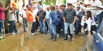 Ministro Paliza recorre zonas afectadas en Cabarete por lluvias