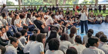 Carolina Mejía lleva a centros educativos programa de charlas sobre manejo de residuos sólidos y responsabilidad ciudadana