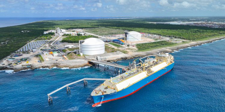 AES Dominicana trabaja para normalizar las operaciones terminal AES Andrés