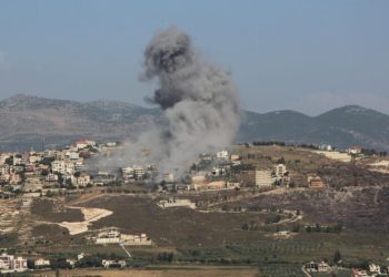 Ataque israelí contra un cartel mata a un soldado libanés y hiere a 18 en el sur del Líbano