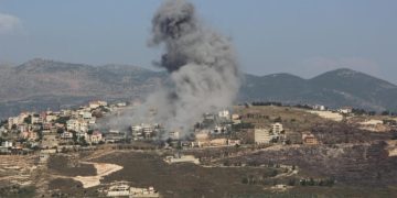 Ataque israelí contra un cartel mata a un soldado libanés y hiere a 18 en el sur del Líbano