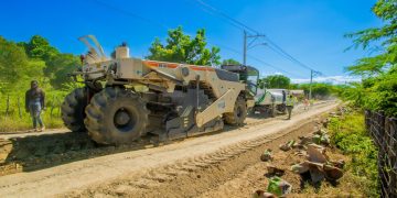 Deligne Ascención dice Gobierno ahorra millones de pesos con reciclaje de asfalto