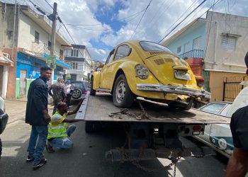 Alcaldía del Distrito Nacional retira chatarras durante operativo en Villa Juana