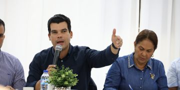 Wellington Arnaud se reúne con representantes comunitarios provincia Duarte