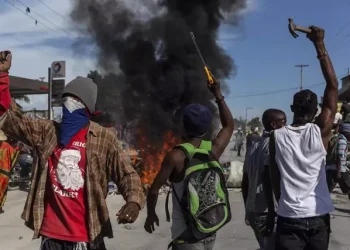 Bandas haitianas disparan contra helicóptero de la ONU y vehículo de Embajada EE.UU