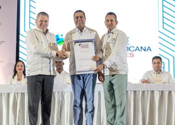 Reconocen a Víctor D´Aza a la Excelencia Municipal Latinoamericana