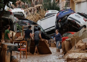 Más de 250 mil personas sin teléfono y 15 mil sin electricidad por  temporal en España