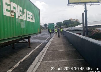 INTRANT ordena retiro inmediato de furgones parqueados en avenidas Las Américas y Luperón por representar peligro y obstrucción