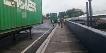 INTRANT ordena retiro inmediato de furgones parqueados en avenidas Las Américas y Luperón por representar peligro y obstrucción