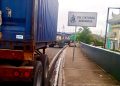 Ordenan retiro de furgones parqueados en avenidas Las Américas y Luperón por representar peligro