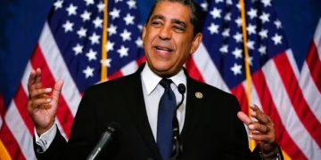 Adriano Espaillat continuará en la Cámara de Representantes por el Distrito 13 de Nueva York